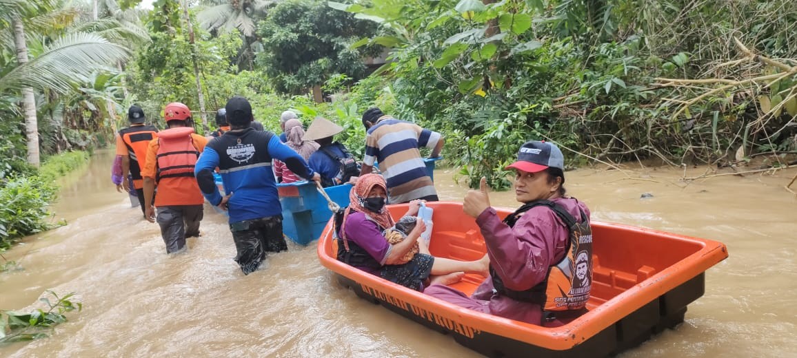 Evakuasi Warga di Desa Bapangsari