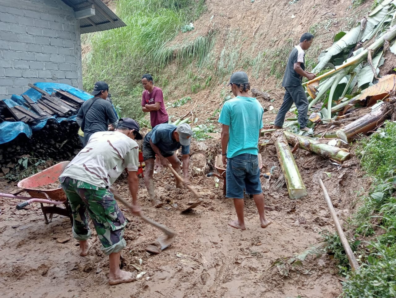 Tanah Longsor di Desa Somorejo