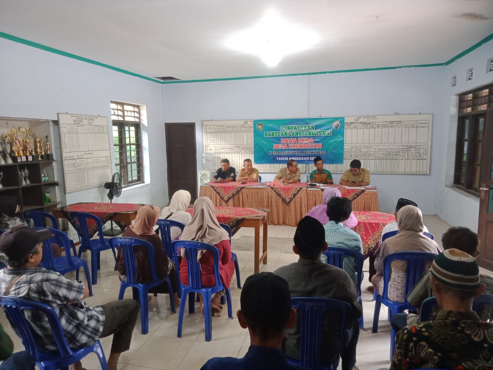 Kasi Pemerintahan Desa Kecamatan Bagelen, Bapak Sugeng Riyadi, S.E., Hadiri Penyaluran Bantuan Langsung Tunai Dana Desa di Desa Krendetan