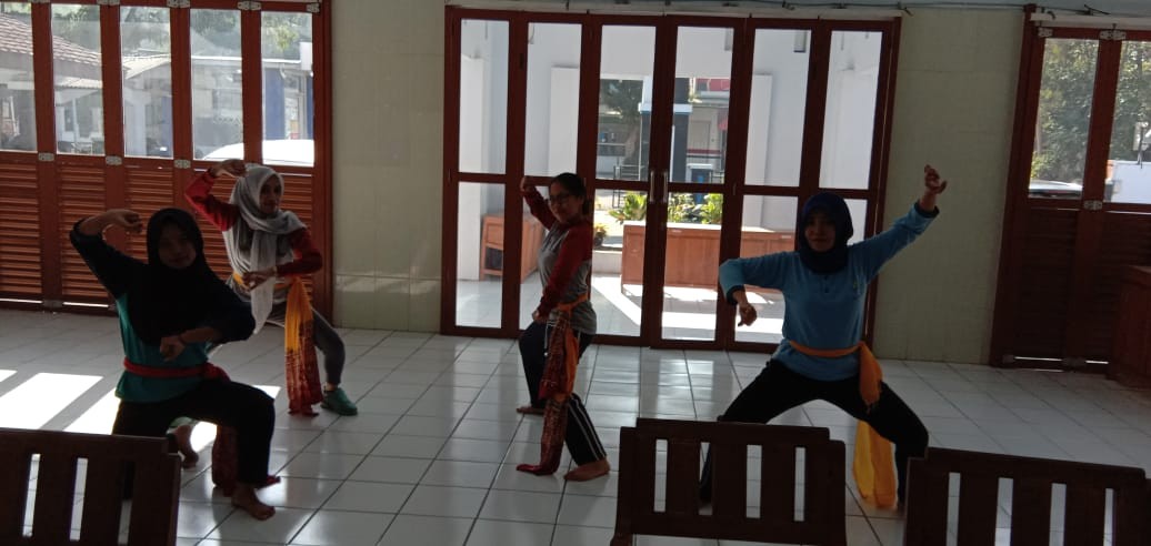 Latihan Tari Dolalak