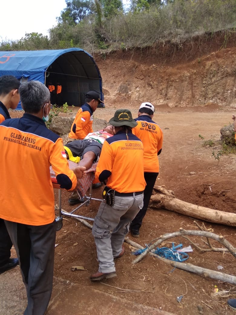 Gladi Lapang Bencana Banjir di Desa Bapangsari