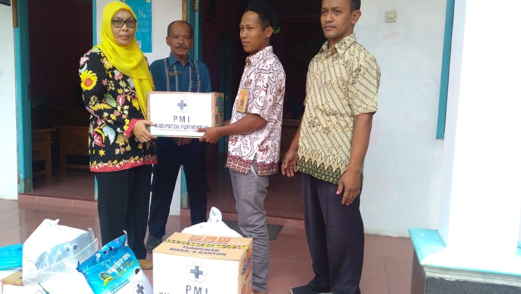 Penyerahan Bantuan PMI