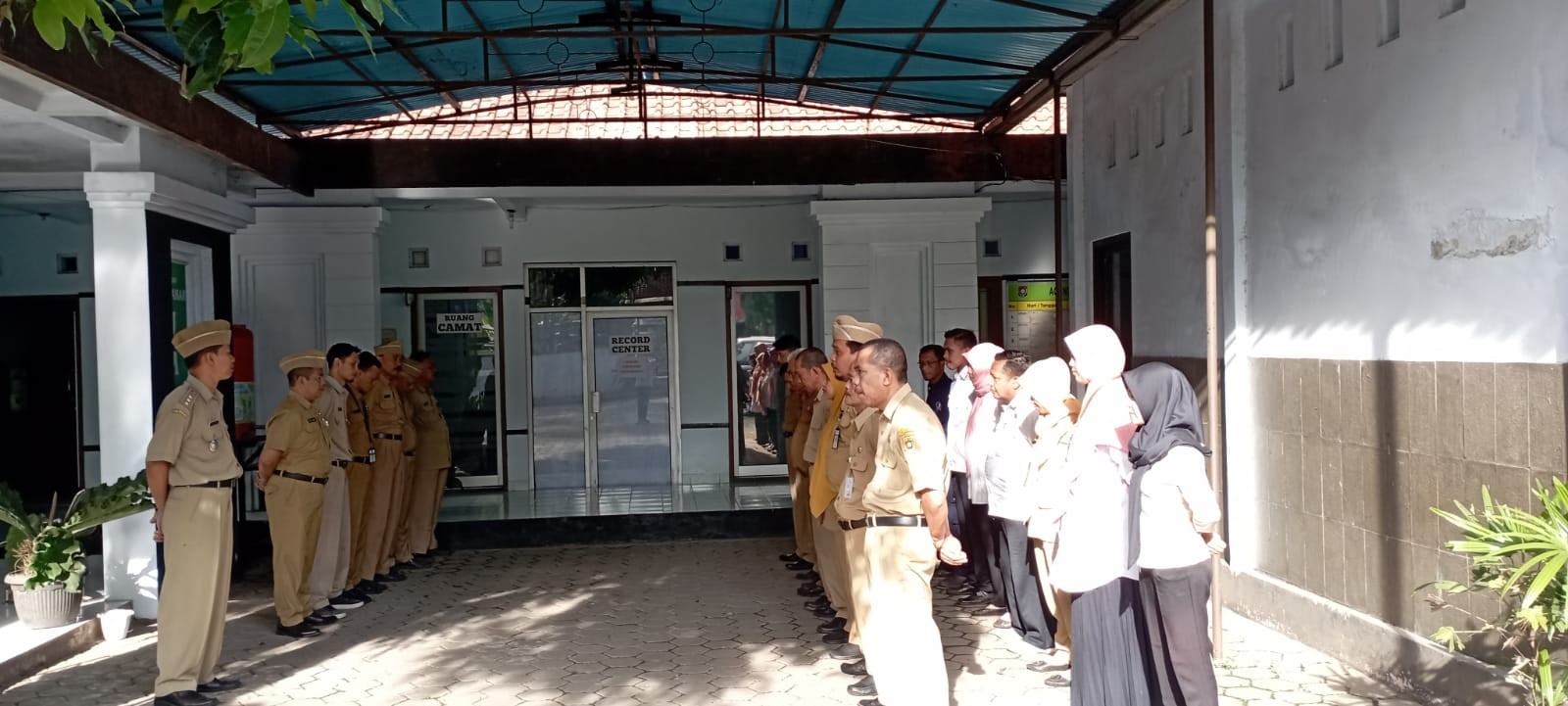 Camat Bagelen Memberi Amanat Pada Apel Hari Senin