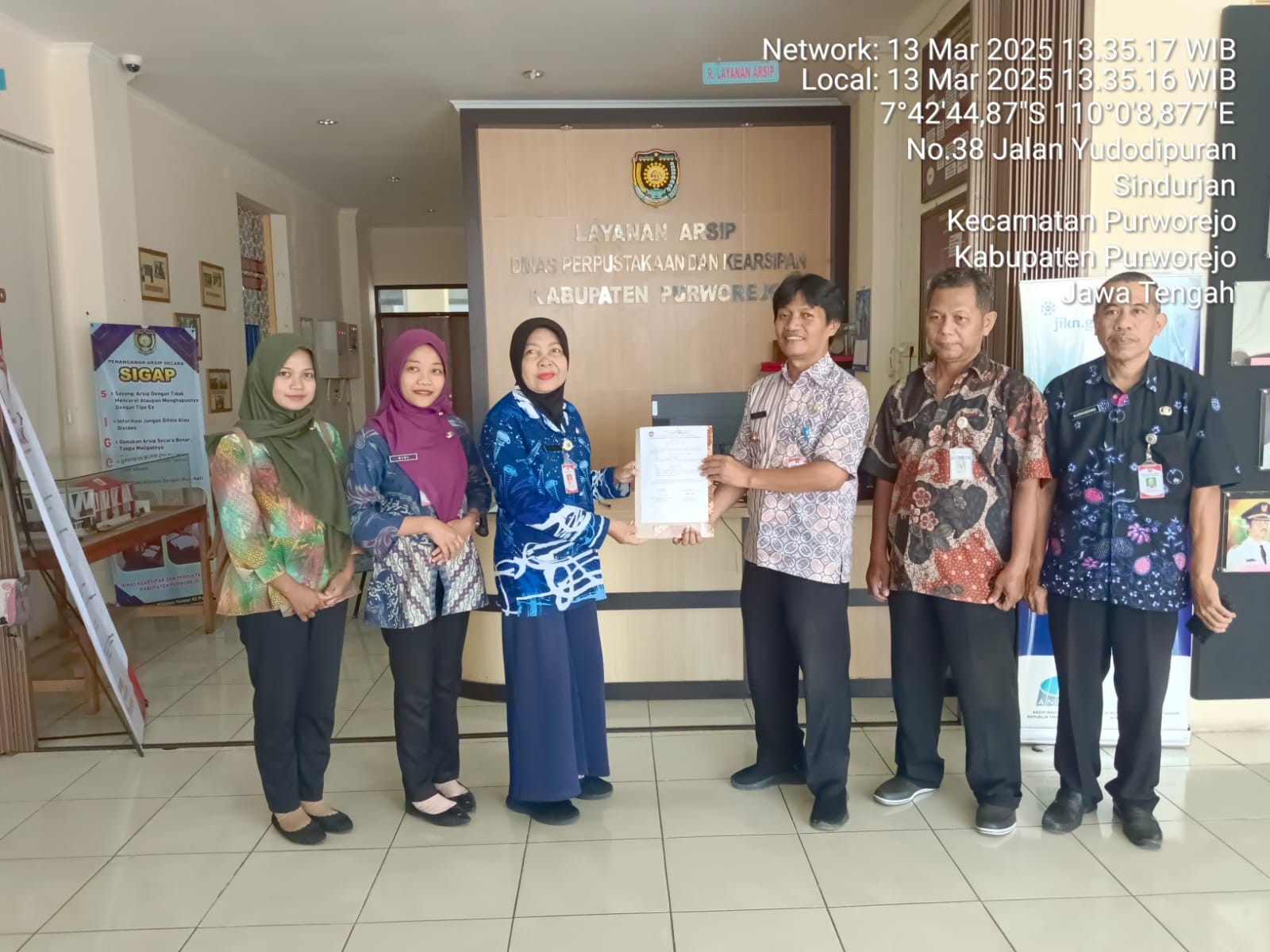 Camat Bagelen Serahkan Arsip Statis ke Dinas Perpustakaan dan Kearsipan Kabupaten Purworejo