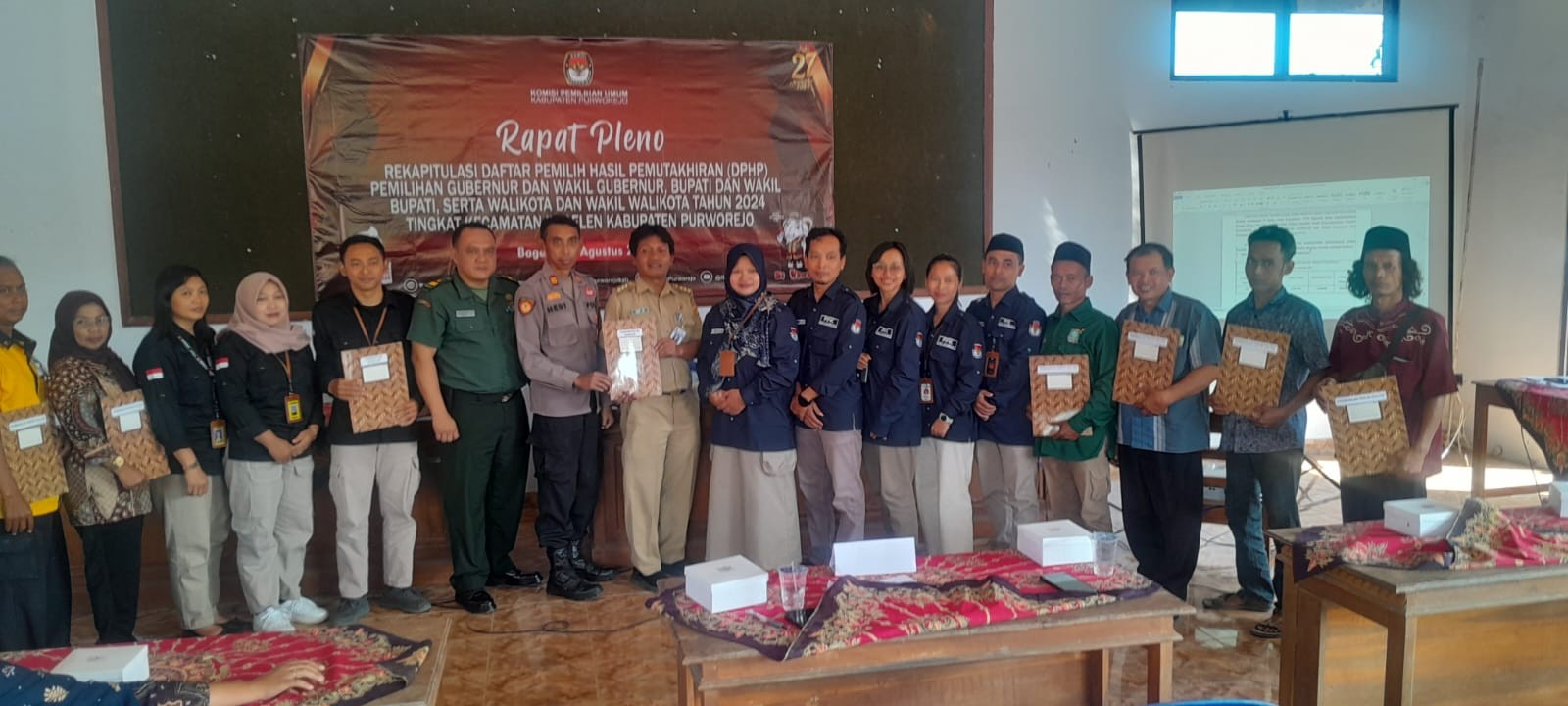 Camat Bagelen Bapak Sigit Kurniawan Saputro, SS., M.Eng Hadiri Rapat Pleno Rekapitulasi DPHP Pemilihan Umum Kepala Daerah Tahun 2024 Tingkat Kecamatan Bagelen