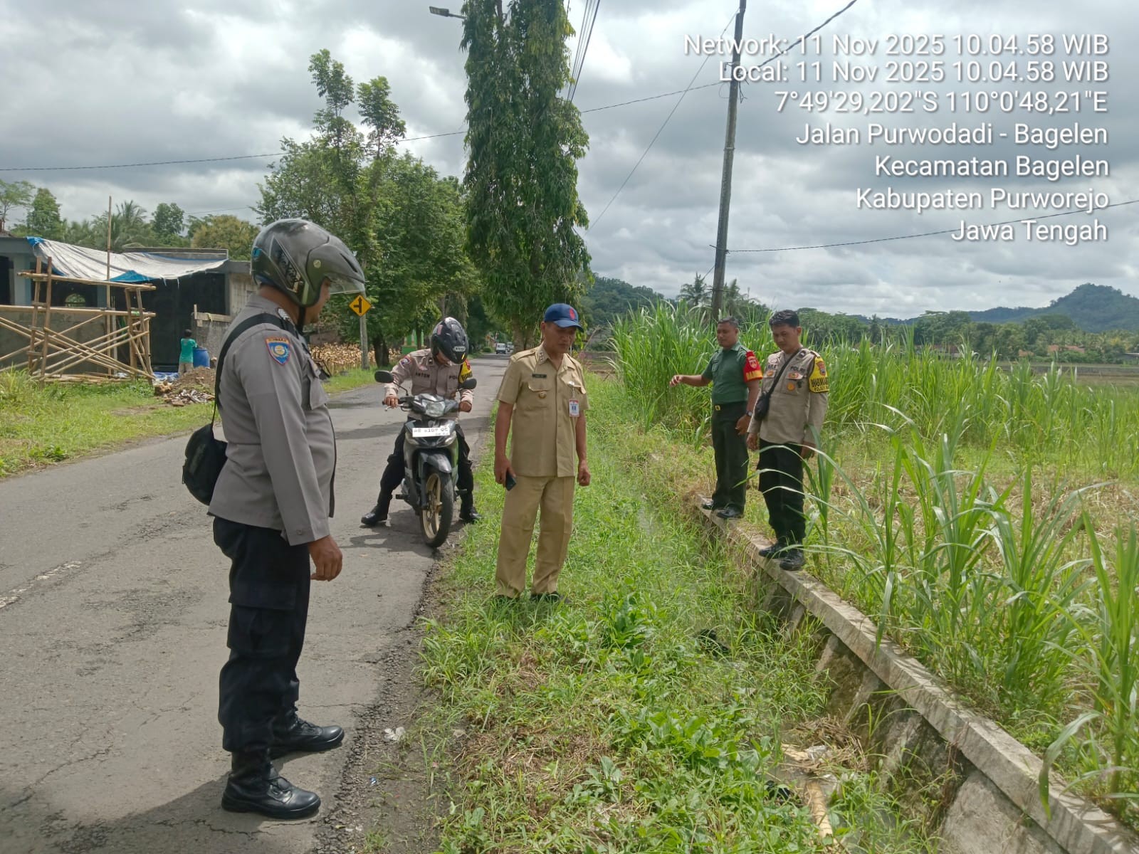 Camat Bagelen Bersama Babinsa dan Bhabinkamtibmas Tinjau Saluran Tersier Buh Mangu di Desa Bagelen