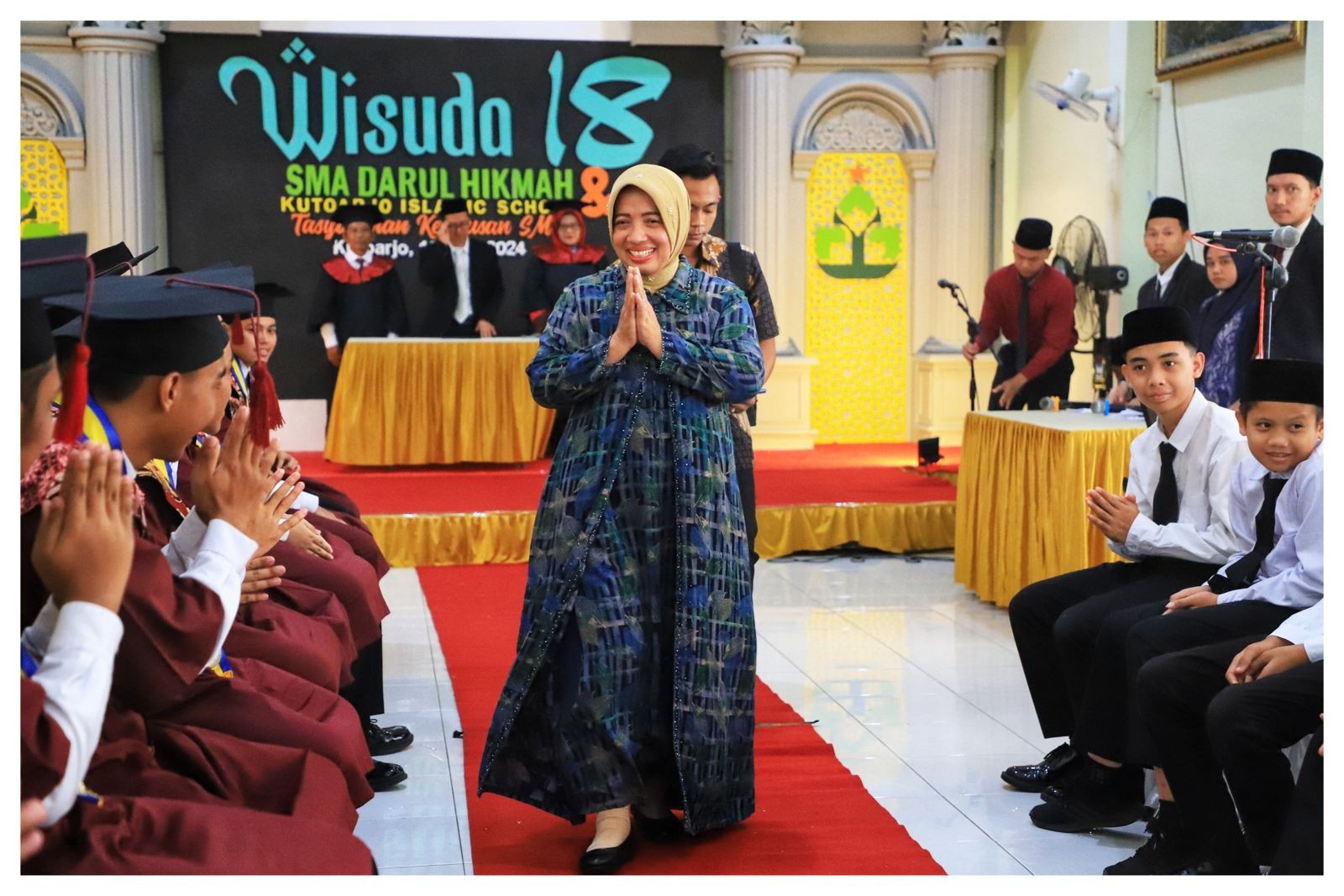 wisuda_darul_hikmah.jpg